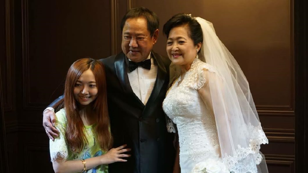 黃聖雅(圖左)經常夢到父親,感覺他從未離開過。(圖/翻攝自黃聖雅(雅雅)Yeliz Huang臉書)