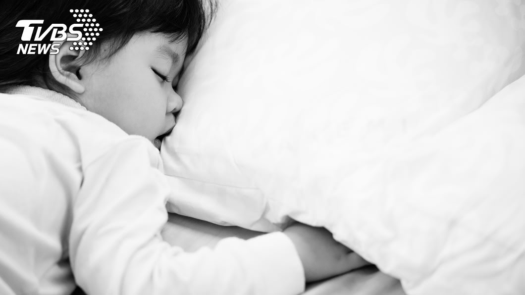 嫌太吵！25歲媽枕頭捂死1歲兒…冷笑：不喜歡女兒