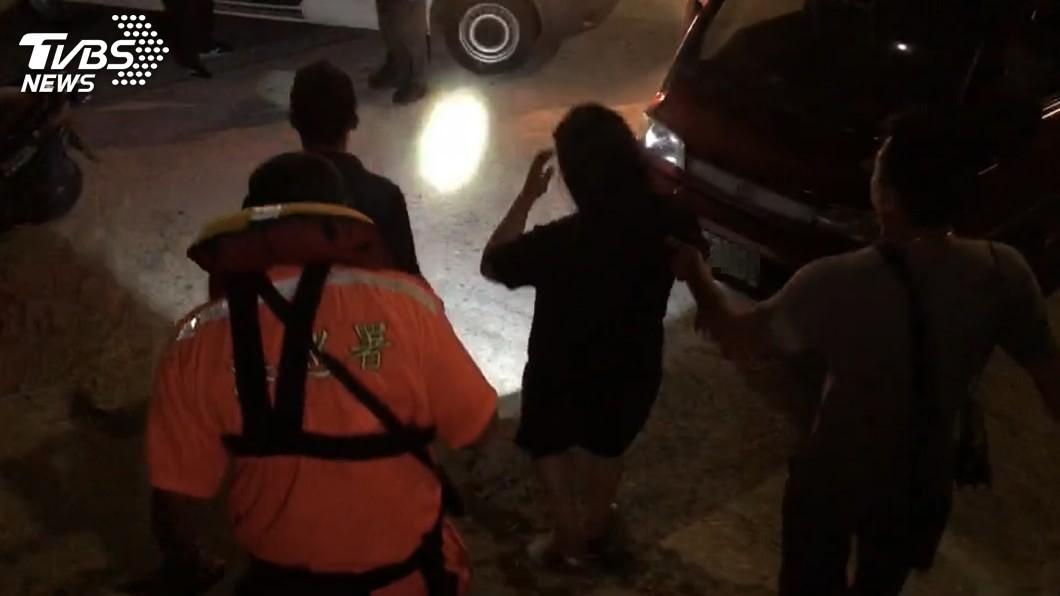與夫漁港爭吵妻跳海輕生　金門海巡驚險救人