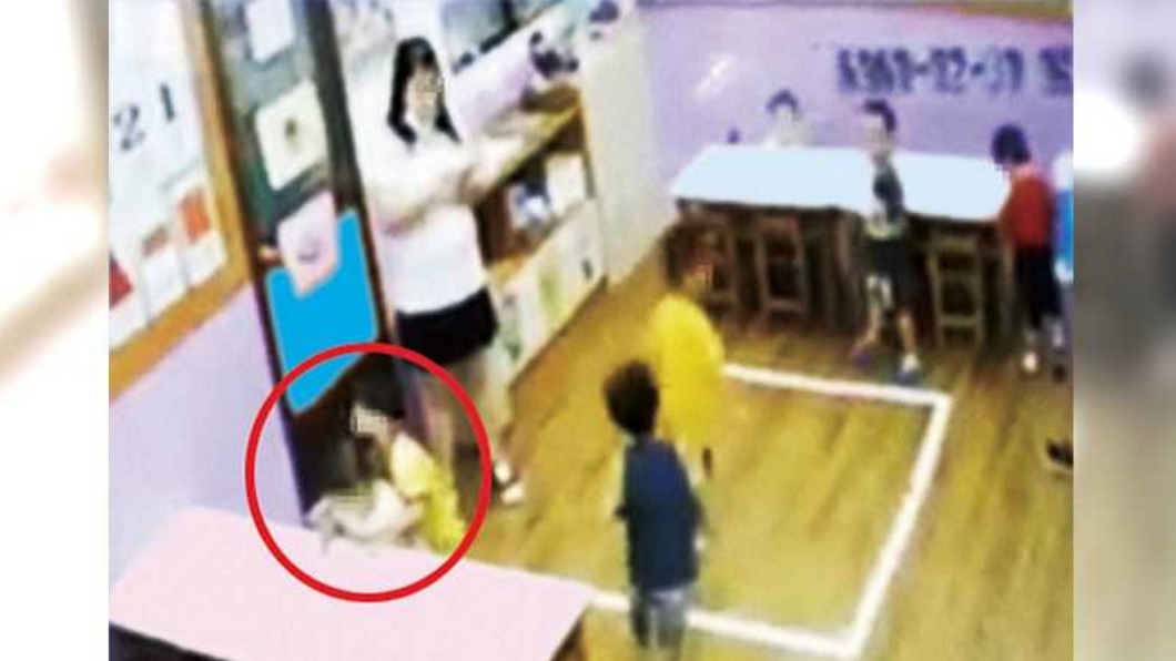 3歲女遭男童霸凌血染內褲 師冷眼低頭滑手機