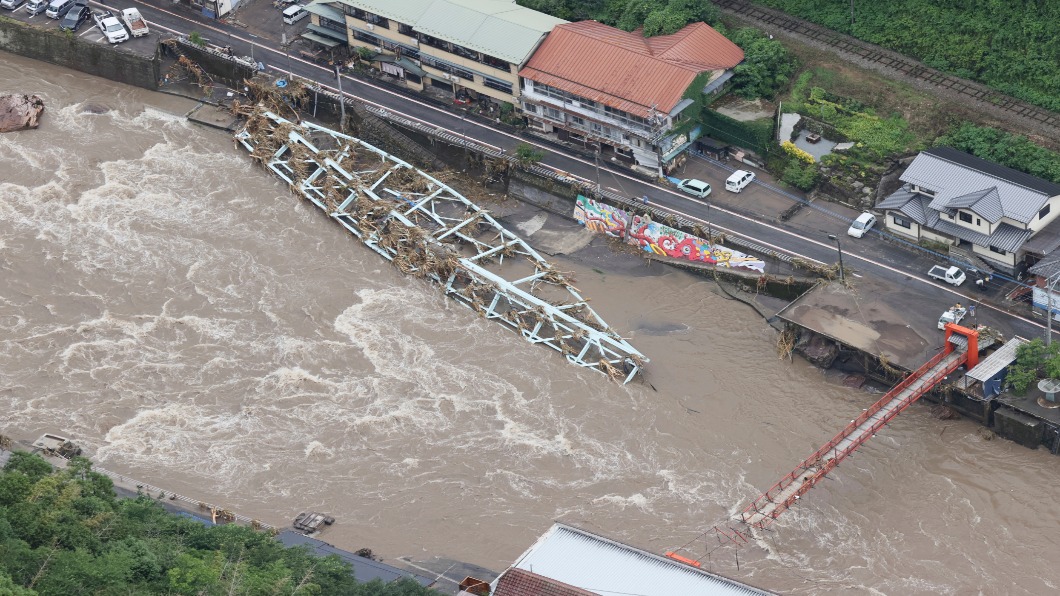 「線狀對流」致災難暴雨 氣象台尷尬:無法預測