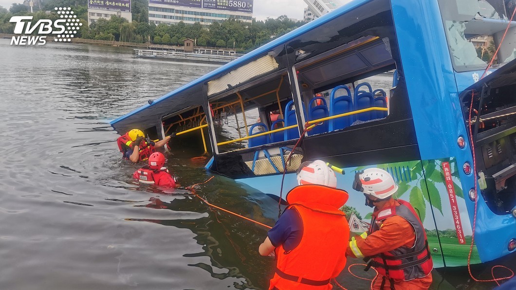 貴州公車墜湖行跡詭異 乘客:司機事發前無異狀