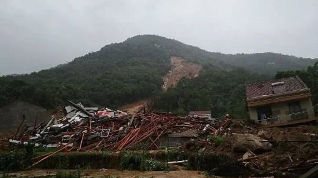 湖北暴雨成災「9人遭活埋」　她心碎哭喊：兒子還在裡面