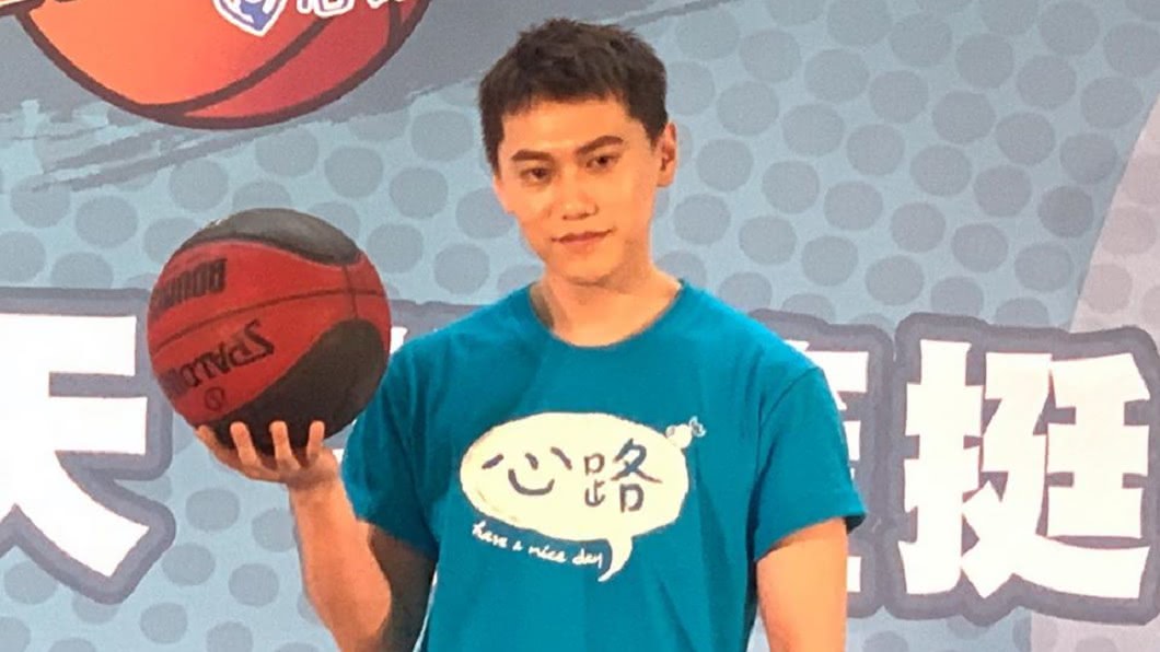 毛弟出席公益活動被問及羅志祥近況。(圖/翻攝自邱宇辰臉書)