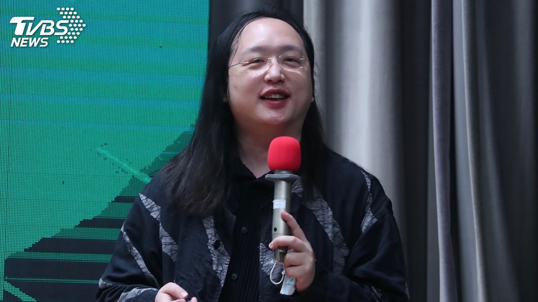 唐鳳參加義大利線上座談 分享幽默闢謠招數