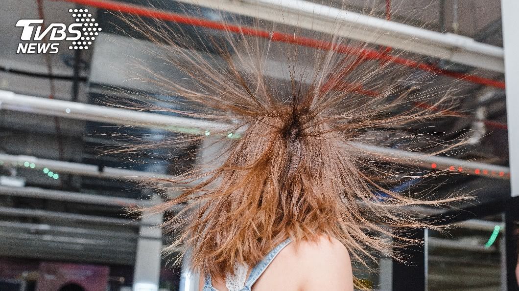 女吃消夜頭髮倏然「起立」　學者：危險恐致命