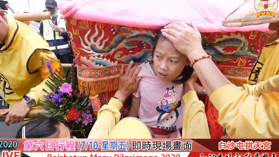 白沙屯媽祖加持心臟病女童 惹哭上萬名網友