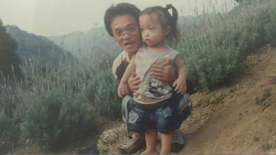 黃男在黃小妹童年時便相當疼愛她，常帶著黃小妹到處遊山玩水。（圖／CTWANT授權使用）
