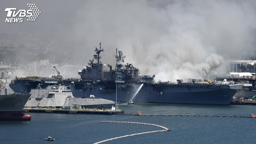 美軍兩棲攻擊艦大火　附近2艘驅逐艦移離避難