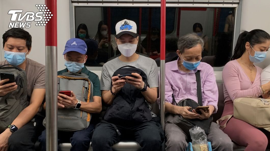 第三波疫情撲襲香港 61萬港人投票挺民主派