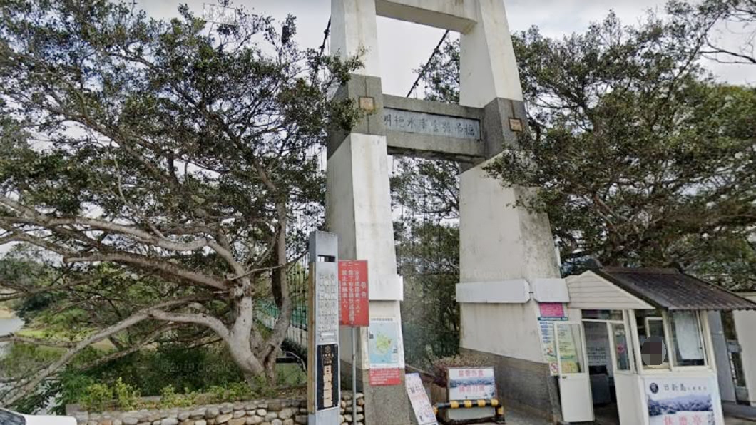 他驚見苗栗水庫吊橋下漂女浮屍急報警　打撈上岸調查中