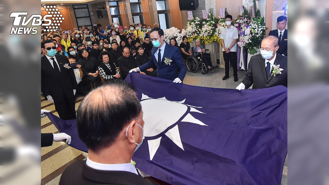 邱創煥告別式簡單隆重 國民黨旗覆棺表彰功在黨國
