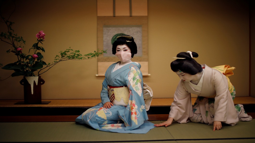 表演復工 藝妓禁倒酒.握手 太陽馬戲重生