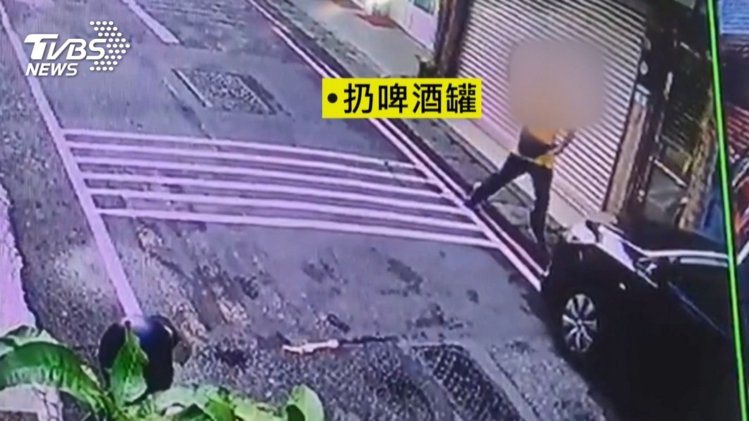 門號辦不過!客衝通訊行砸車 警速逮人