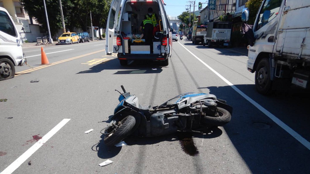 台中回收車與機車碰撞 女騎士送醫搶救恢復心跳