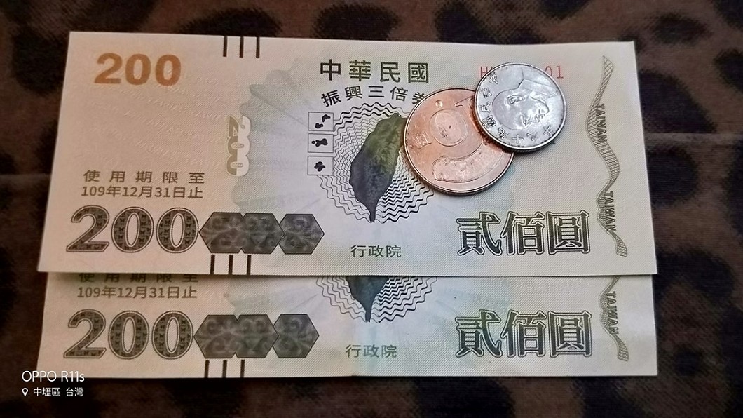 鹹酥雞老闆發文敘述「找零」經過。(圖/臉書社團「爆廢公社」)