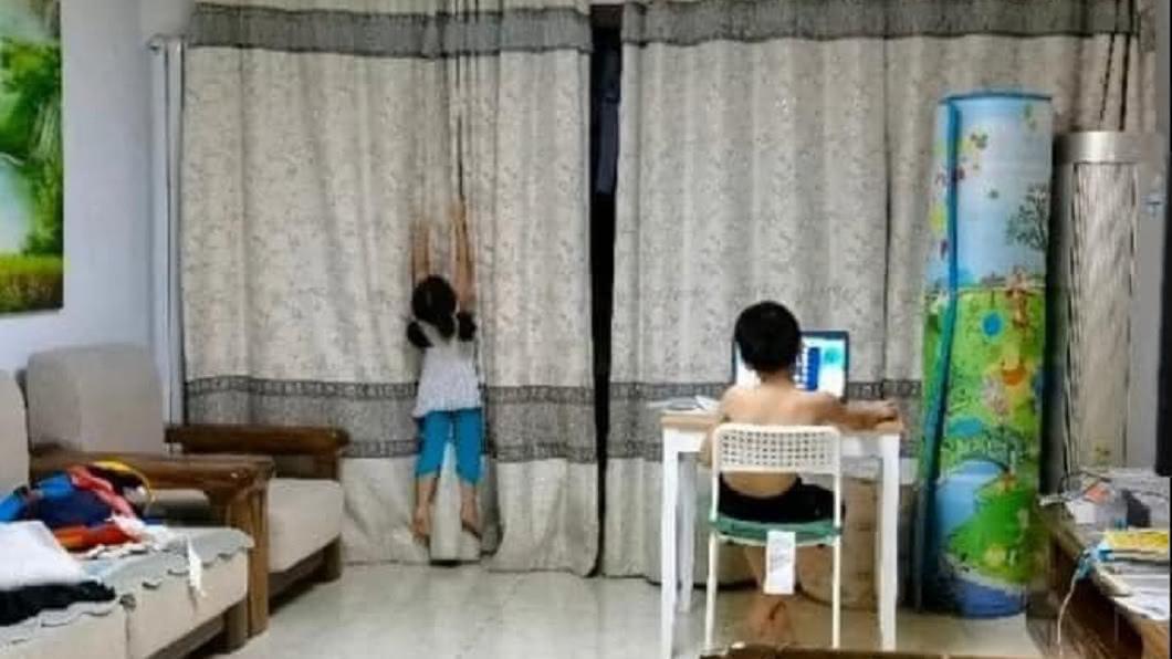 女兒比兒子乖?母分享「暴力玩耍照」 網笑:我家也這樣