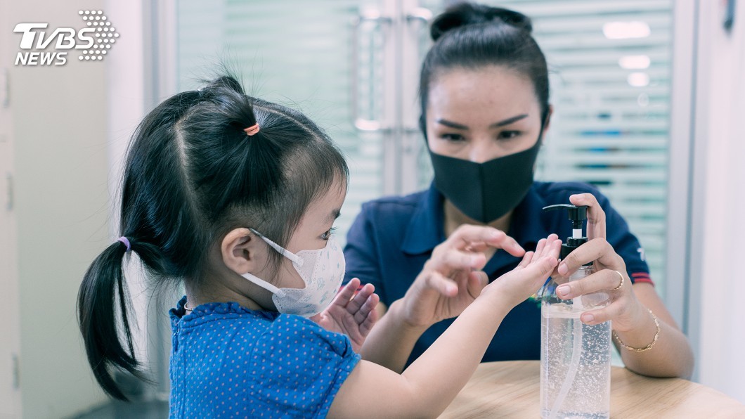 相較戶外接觸感染 家庭密切接觸染疫可能性更高