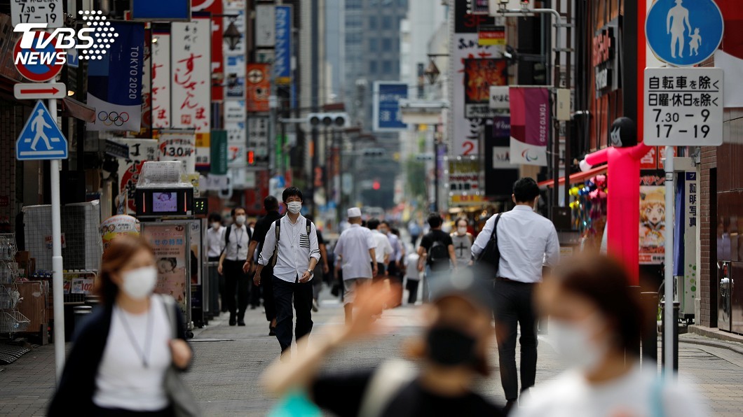 日本東京疫情升溫 小池擬籲高齡者4天連假別出門