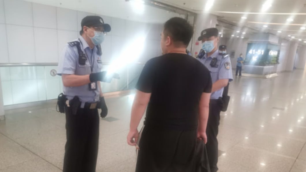 32歲周男受不了被逼相親離家出走。（圖／翻攝自「頭條新聞」微博）