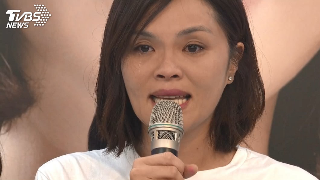 李眉蓁在記者會上落淚道歉。（圖／TVBS）
