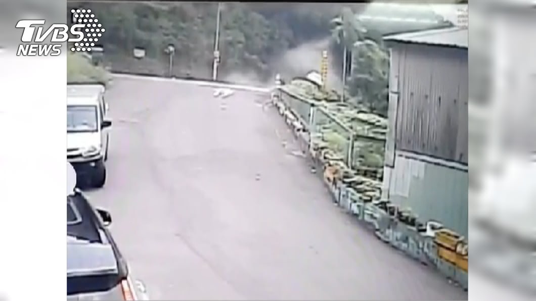 汽機車正面對撞。(圖/TVBS)