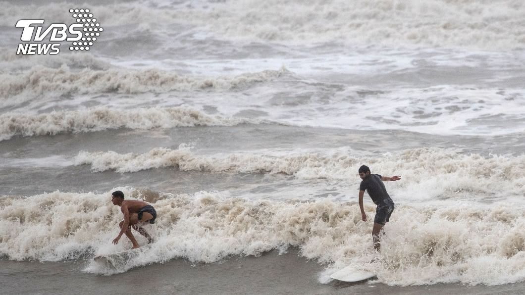 今年首個颶風來勢洶洶 漢娜挾帶強風豪雨襲擊德州