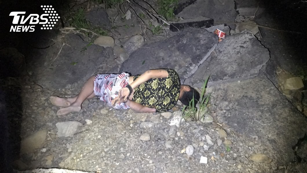 住民宿嫌學生太吵!他掏槍恐嚇閉嘴 躲警跳窗卻慘摔懸崖