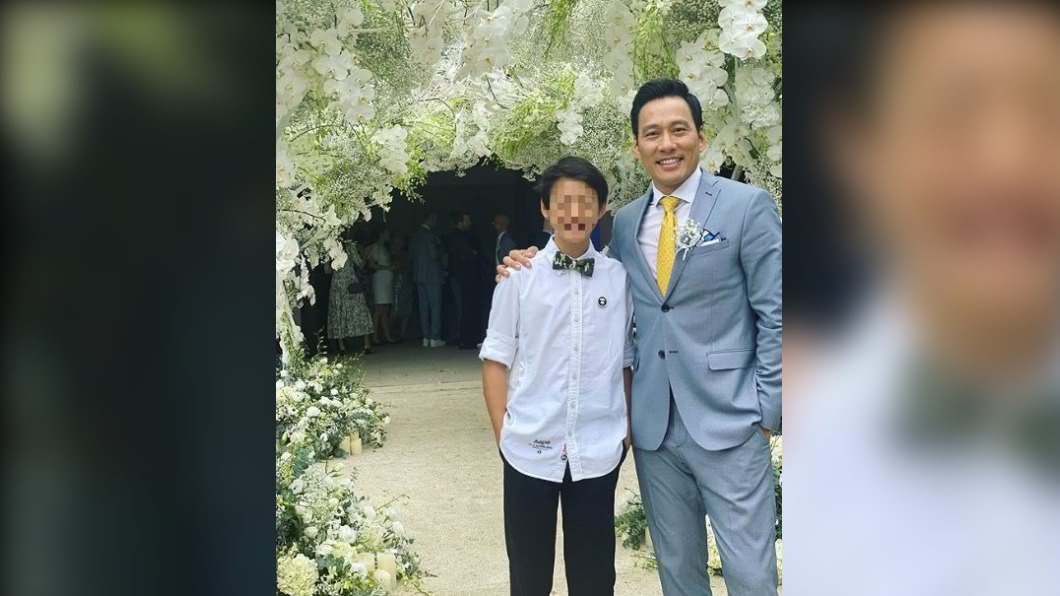 13歲兒子遭停學,艾力克斯夫妻正忙著尋找新學校。(圖/翻攝自艾力克斯IG)