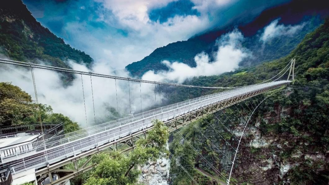 山月吊橋。(圖/翻攝自山月吊橋工程印象4K)