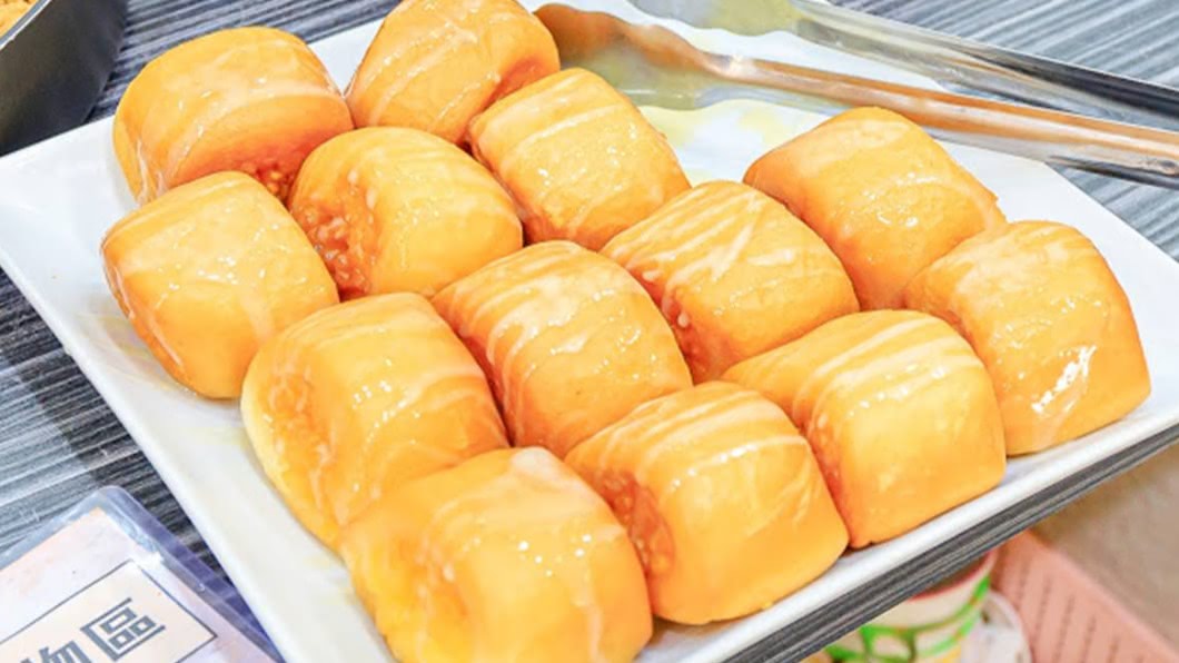 烤肉吃飽後還有超邪惡金黃煉乳銀絲卷可享用。(圖/柚香魚子醬的蹦蹦跳跳提供)