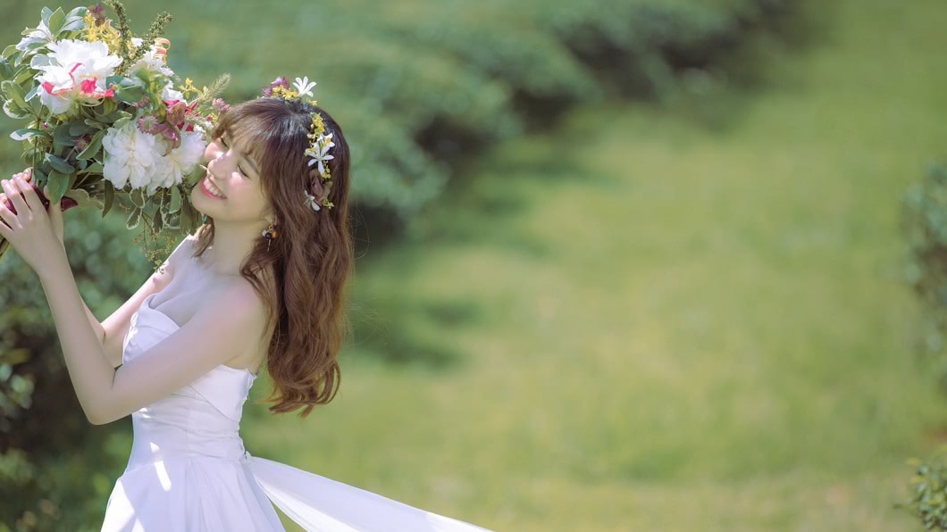 簡懿佳閃曝新身分 「我是李太太」甜曬婚紗照
