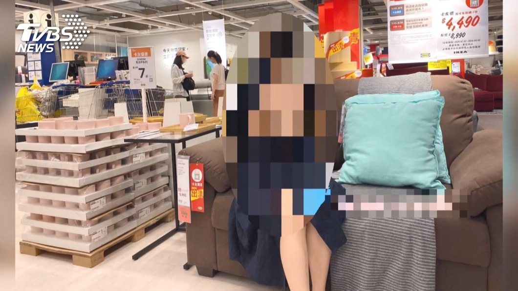 民眾在旁照拍! 裸拍族攻陷台中知名賣場