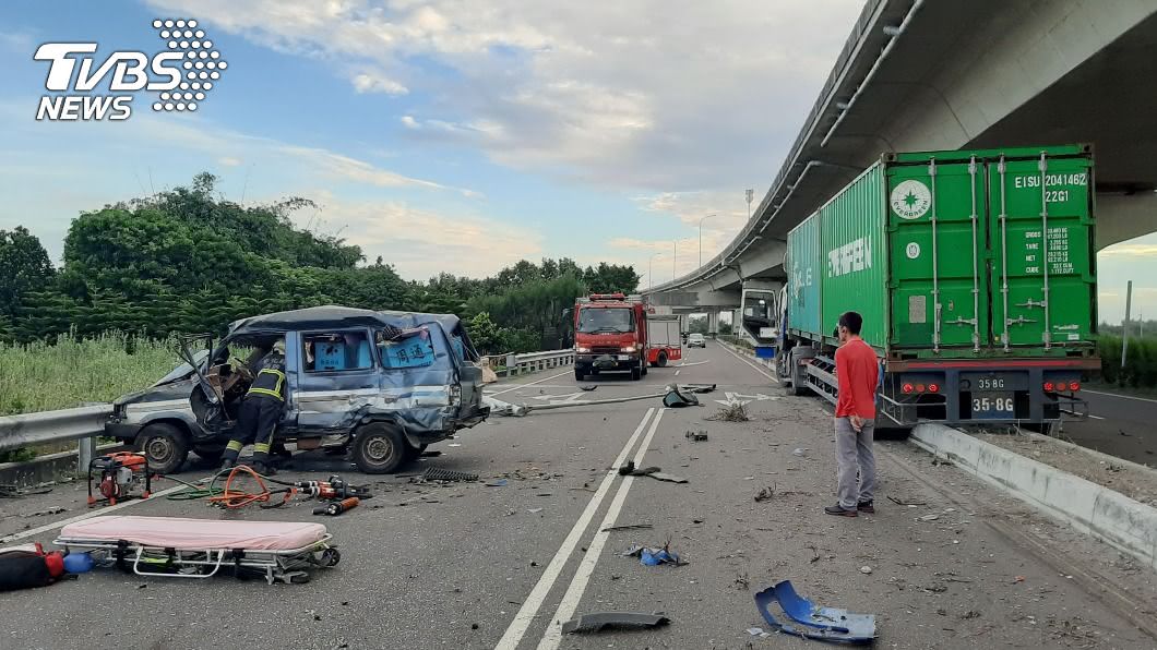 台17線近彰化傳死亡車禍　貨櫃車撞小客車釀2死