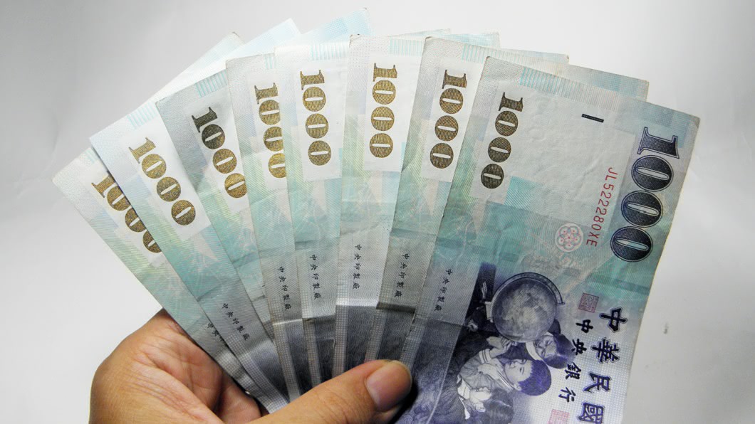 花15元想換3萬現金!婦買玩具鈔狂跳針:我要的是真鈔