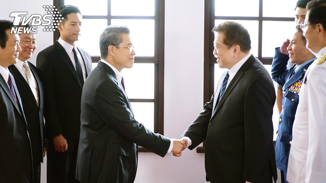 黎清波(圖左,楊烈飾演)與楚長青(林在培飾演)黨內兩大勢力彼此抗衡。(圖/公視提供)