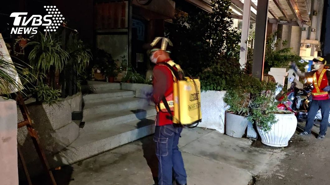 確診工程師曾造訪台中酒吧 環保局漏夜消毒