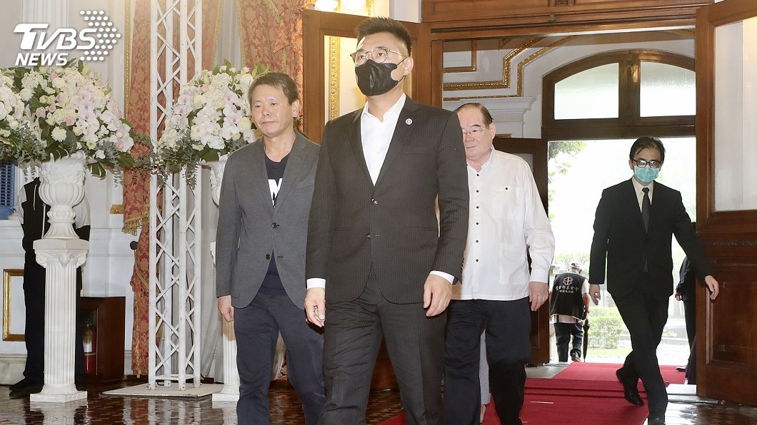 江啟臣與國民黨秘書長李乾龍、國民黨團總召林為洲等人到台北賓館追思李登輝。(圖/中央社)
