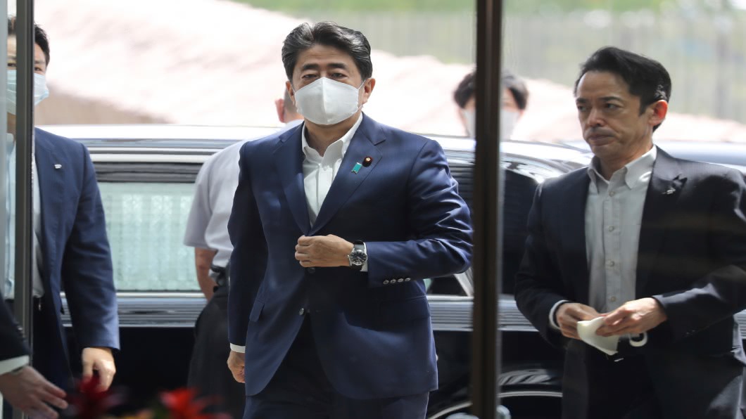 安倍的口罩變大了!但支持率創新低35.4%