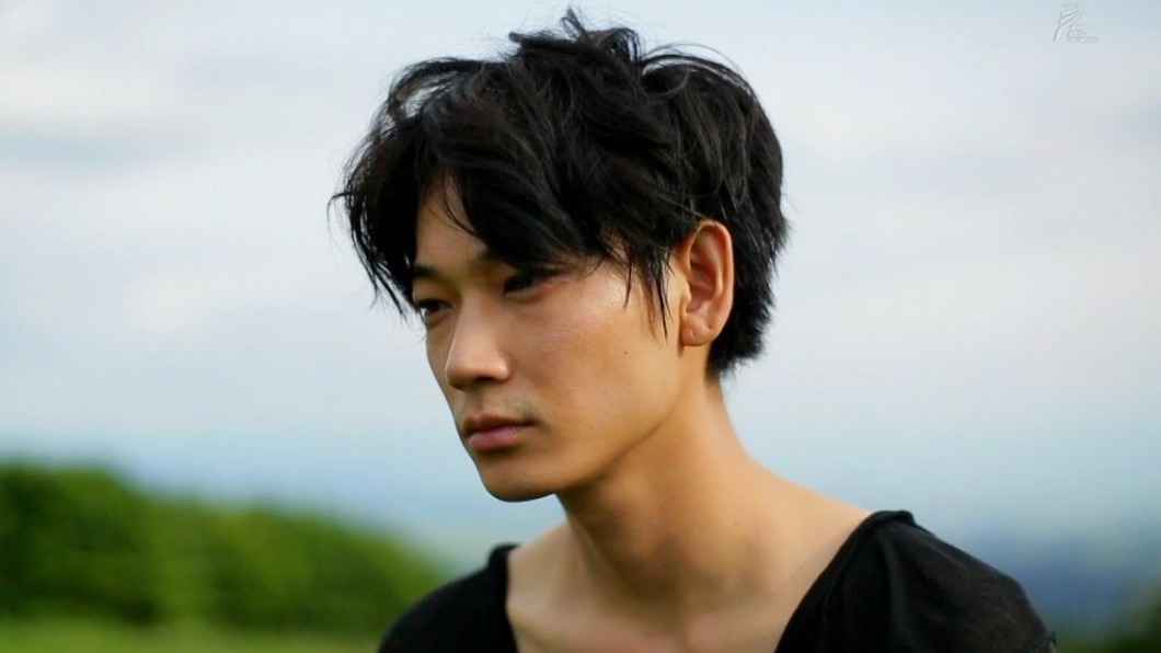 綾野剛在日本被歸類為「塩顔男子」。(圖/翻攝自綾野剛|AYANO GO-OneDream)