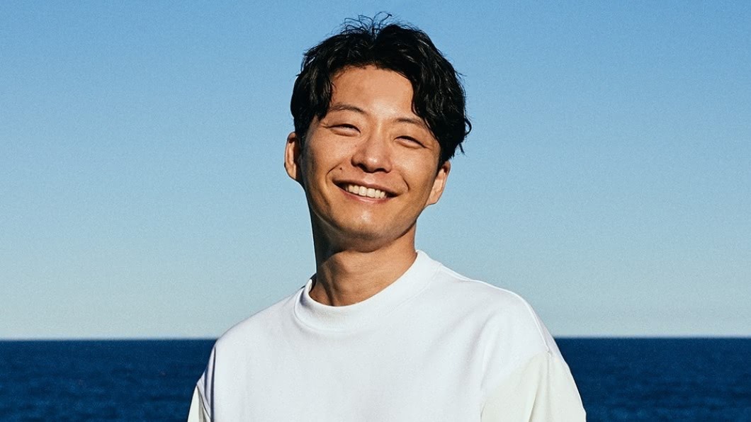 星野源因為演出《月薪嬌妻》而爆紅。(圖/翻攝自星野源Gén Hoshino)