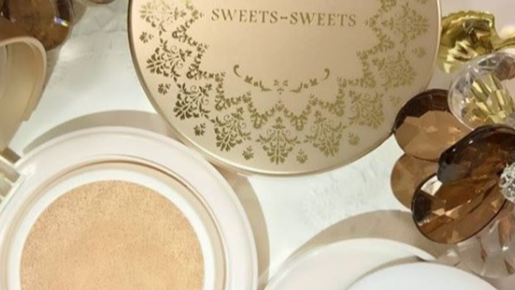SWEETS SWEETS棉花糖無暇氣墊粉餅外型小巧好攜帶。（圖／翻攝自SWEETSSWEETS Taiwan Official粉絲團）