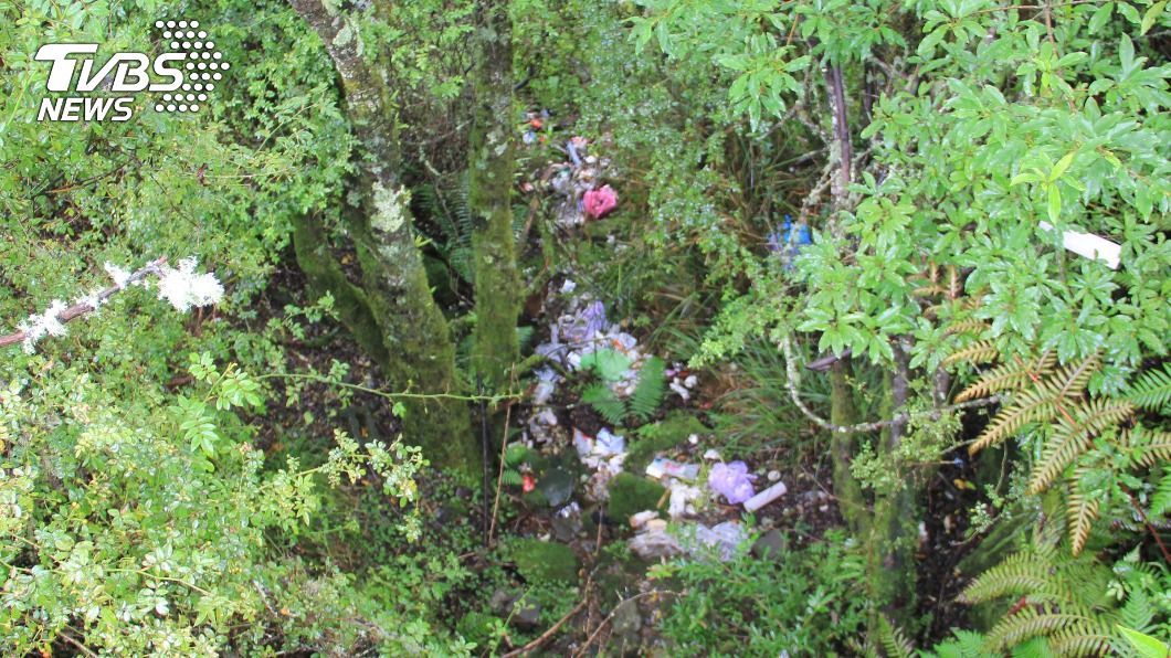 煮完就丟！山溝慘變「廚餘回收桶」　玉管處開罰遏阻亂象