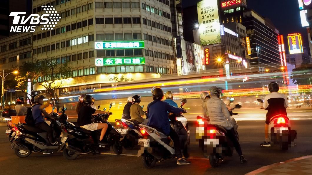 遇紅燈「滑行前進」錯了嗎? 騎士曝1關鍵:超危險