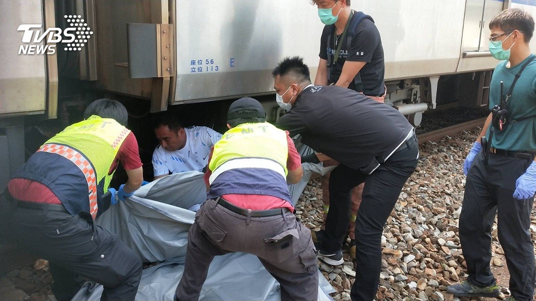 至於婦人落軌的原因,仍有待檢警進一步調查釐清。(圖/TVBS)