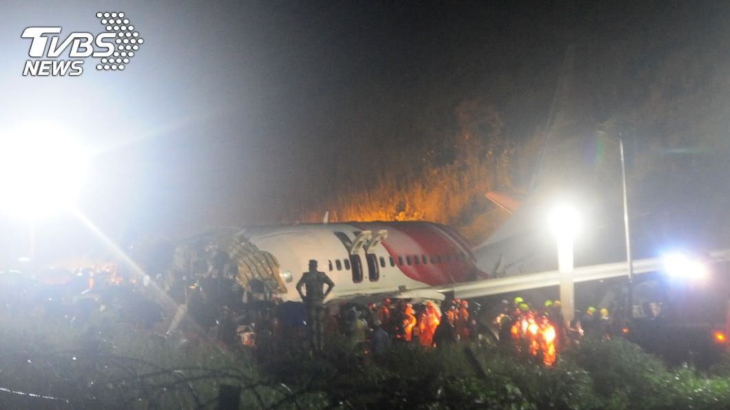 印度客機衝跑道斷兩截 死亡人數攀升至14人