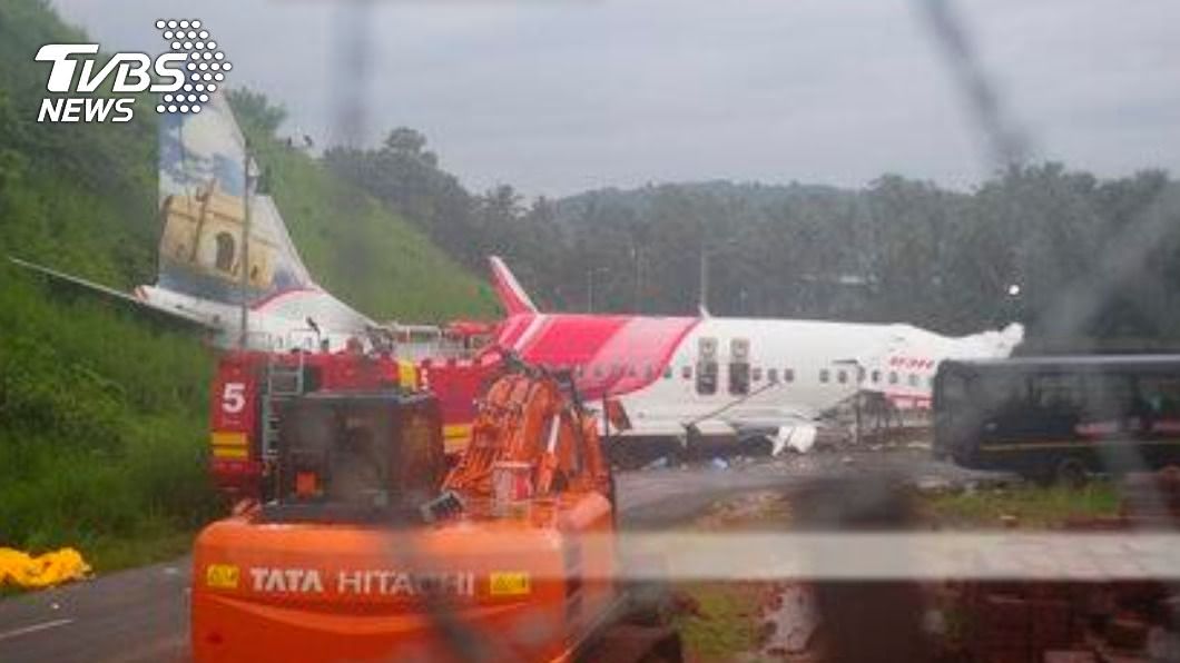 印度10年來最慘空難 飛機降落摔山谷釀17人死亡