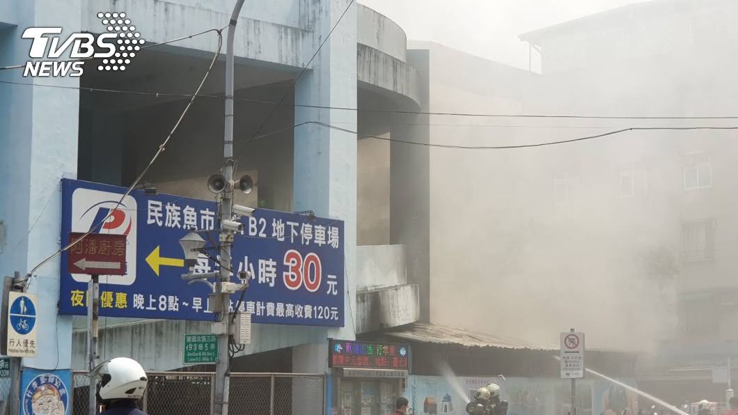 台北濱江批發市場旁起火 警消撲滅無人傷