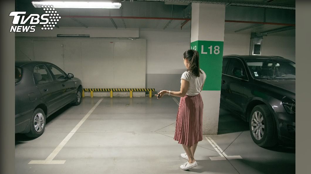 霸佔私人車位!女鄰居被抓包嗆:你們又沒在停