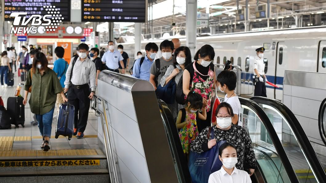 日本中元連假開始 遊客無懼疫情湧入沖繩